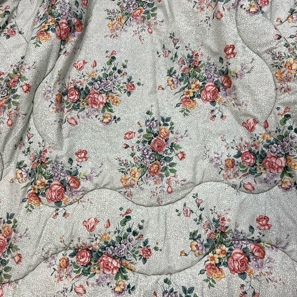 Vtg Mario Buatta Marissa Quilted Reversible Roses Floral Cotton Twin Comforter - Picture 6 of 9